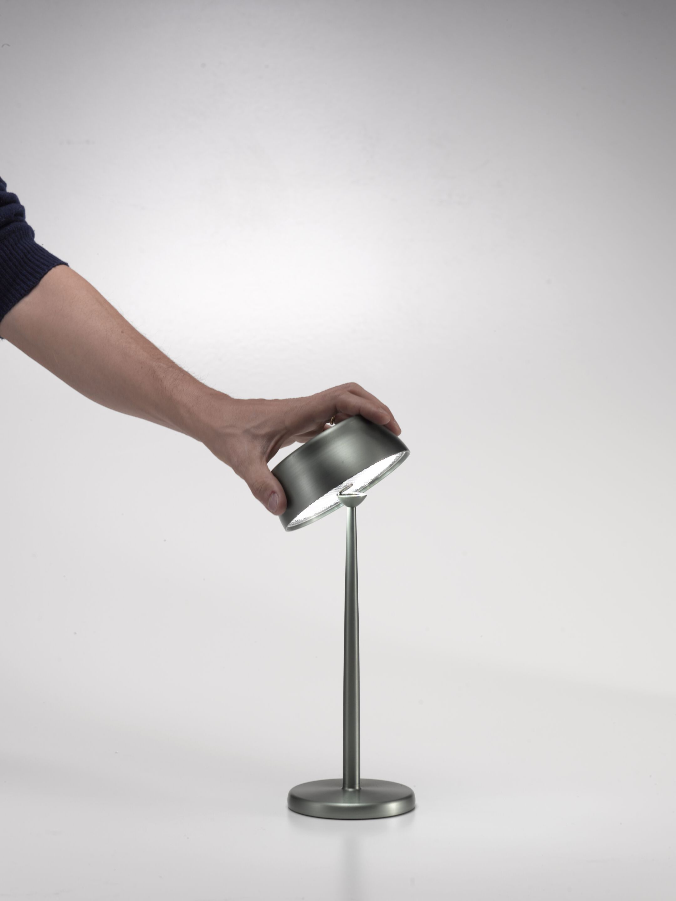 Аккумуляторная настольная лампа Zafferano Sister Light Wi-Fi ARCH-00125653 - Вид №11