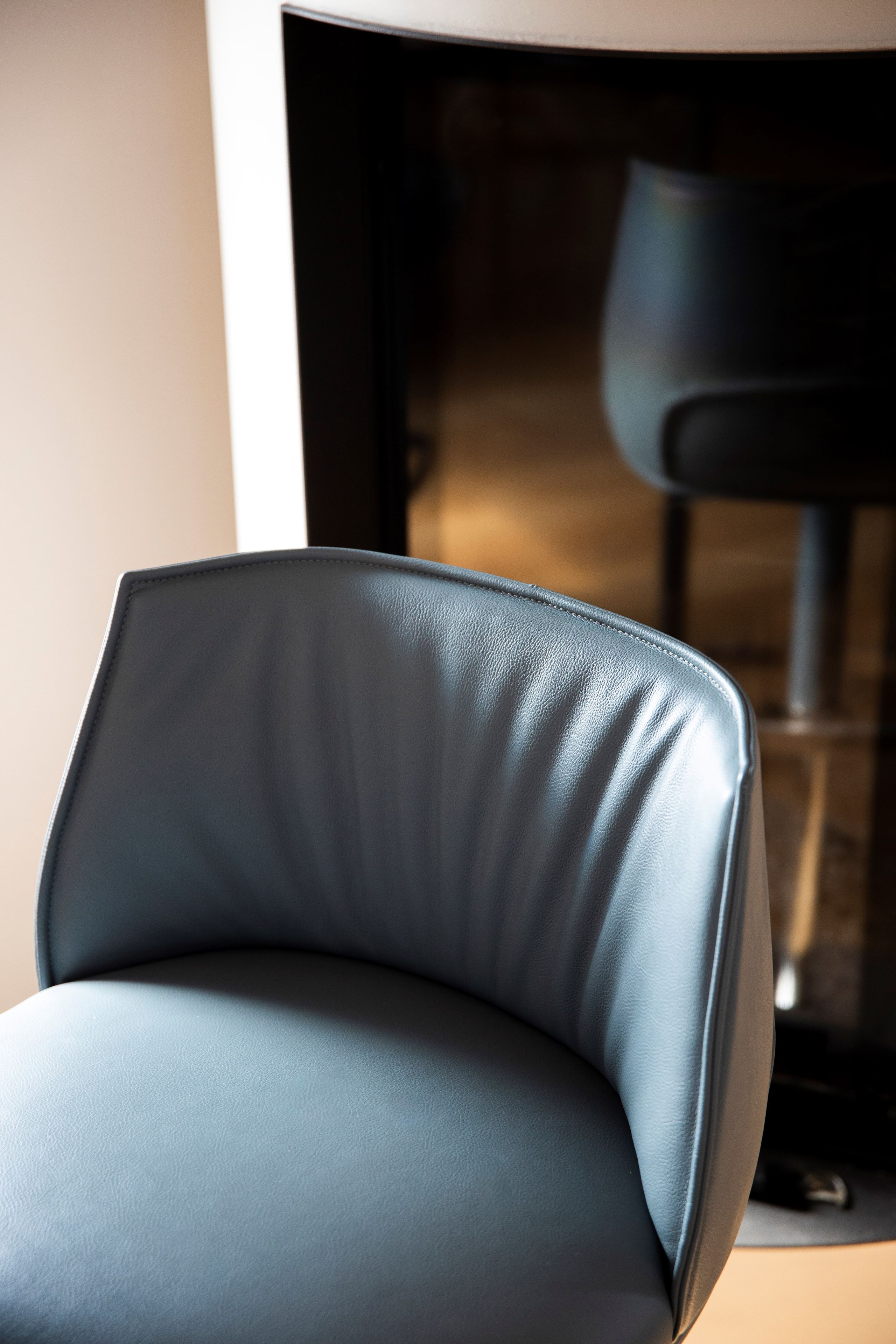 Кожаный мягкий высокий стул с подставкой для ног Poltrona Frau коллекция-столы и стулья ARCH-00134237 - Вид №5