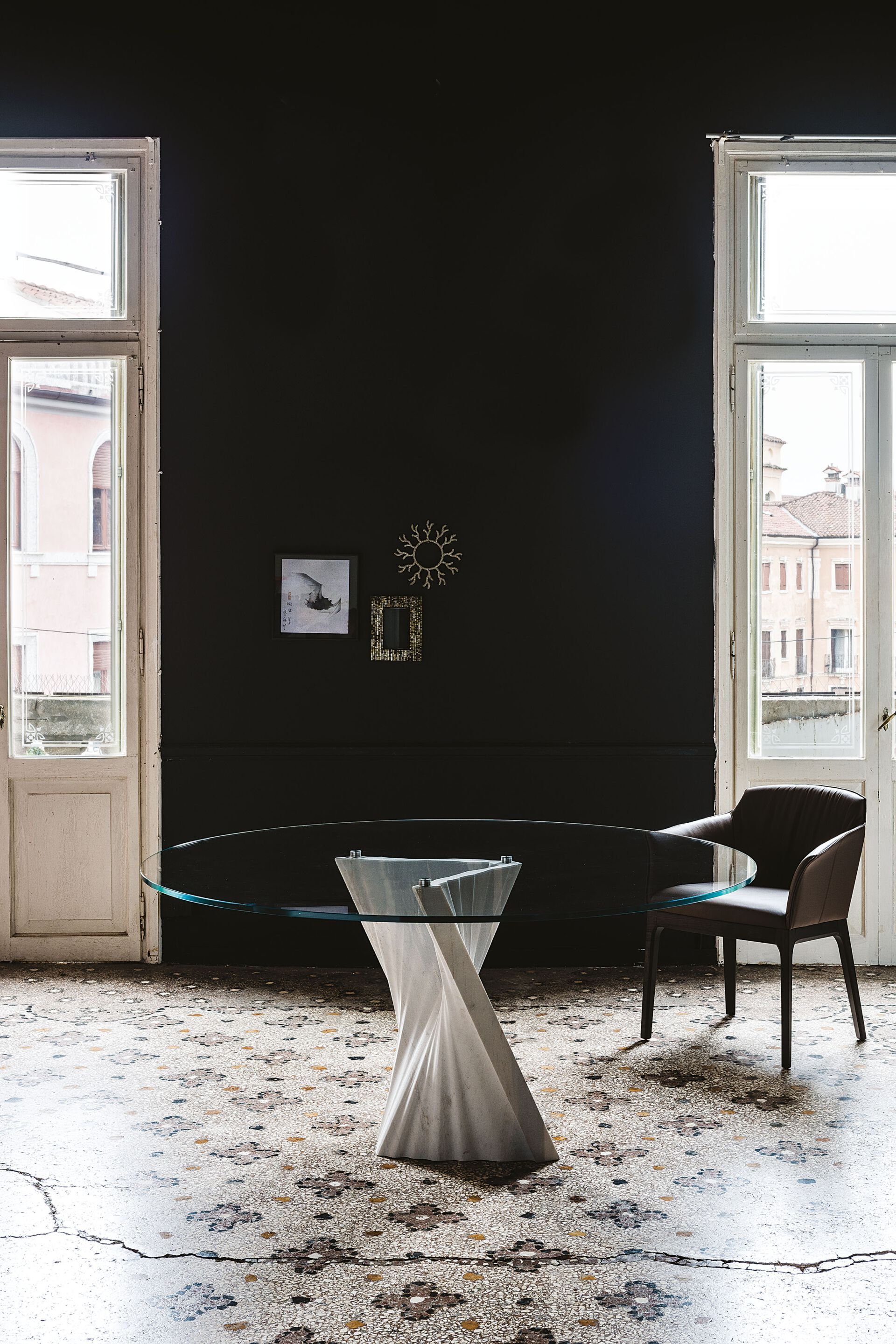 Круглый стол из хрусталя и мрамора Cattelan italia PLISSET ARCH-00090194 - Вид №1