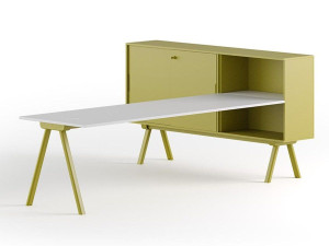 Рабочий стол со встроенной полкой