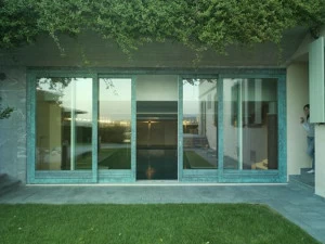 CARMINATI SERRAMENTI Подъемно-раздвижная французская дверь из дерева-бронзы Alu 90 bronze