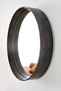 Зеркало с металлической рамкой