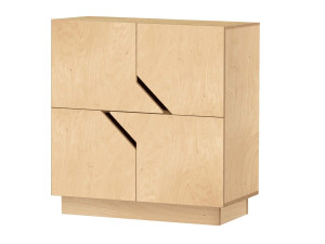 Березовый шкаф с распашными дверцами