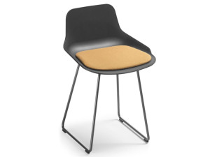 Стул для саней из полипропилена с мягким сиденьем