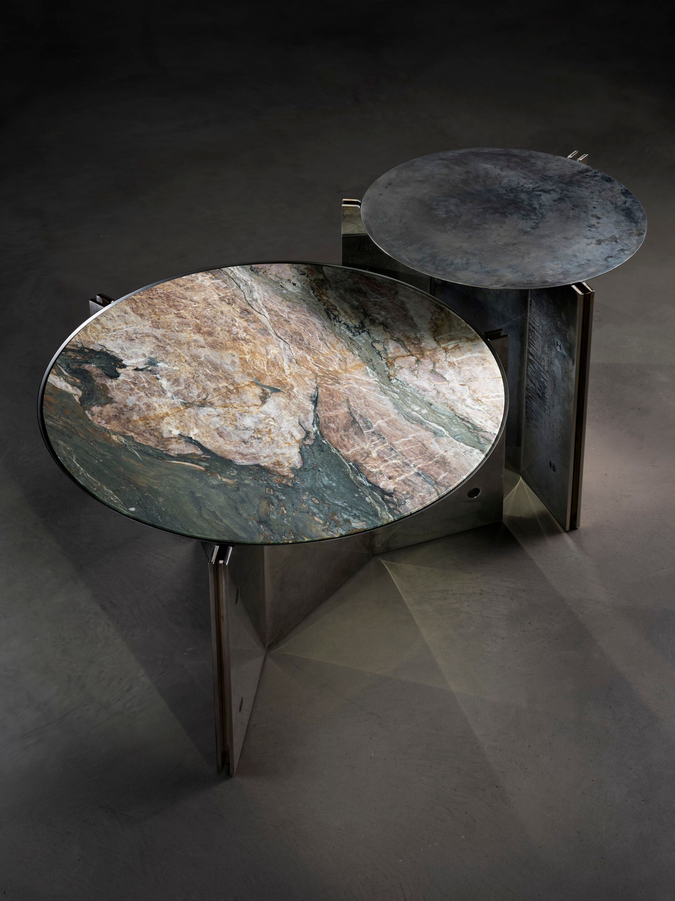 Высокий круглый журнальный столик из полированного железа Henge MUSE TALL ARCH-00023272 - Вид №1