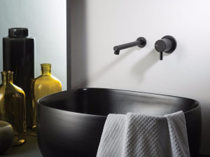 Настенный смеситель для раковины