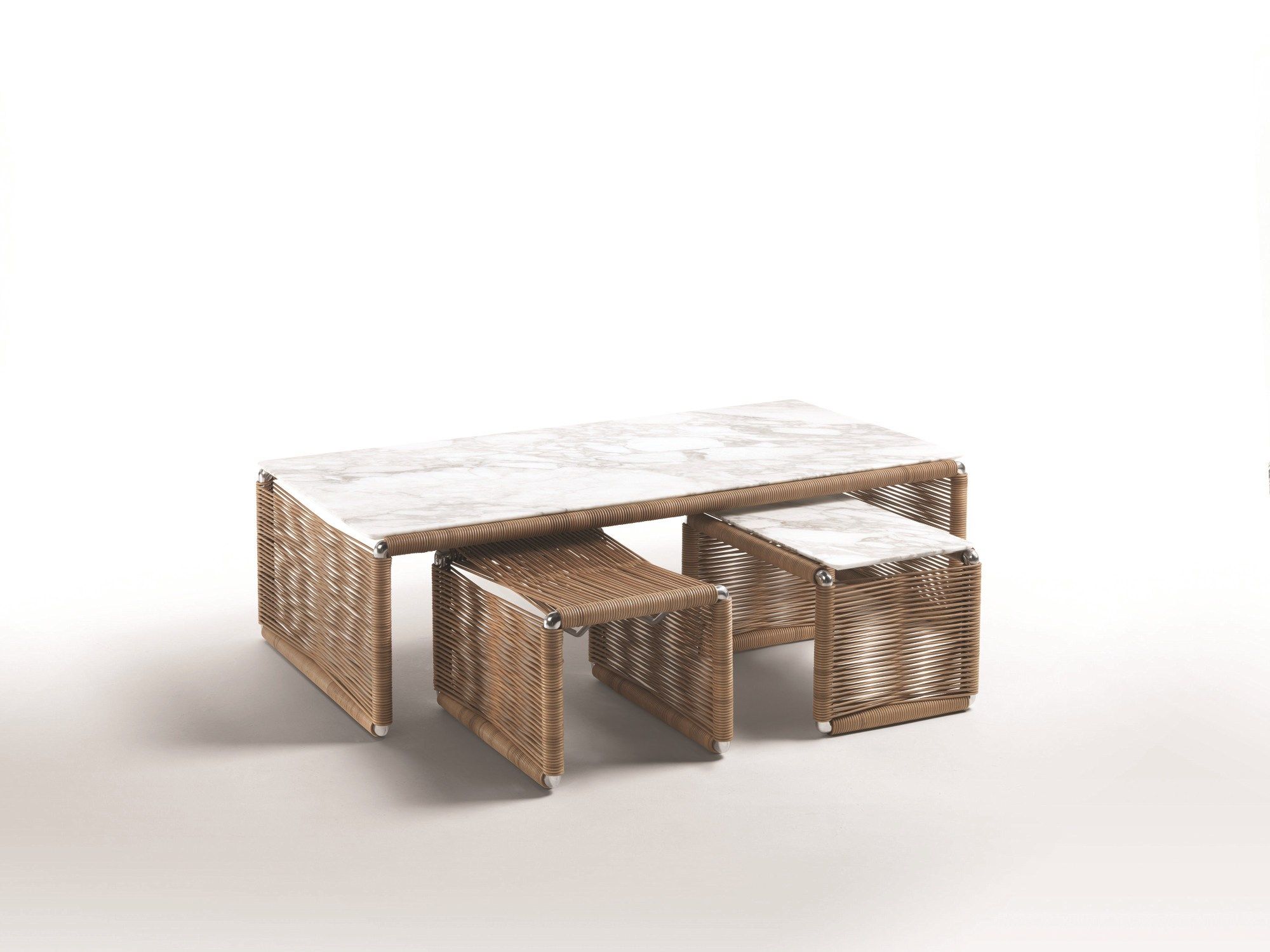 Низкий кожаный стул Flexform Tindari ARCH-00051843