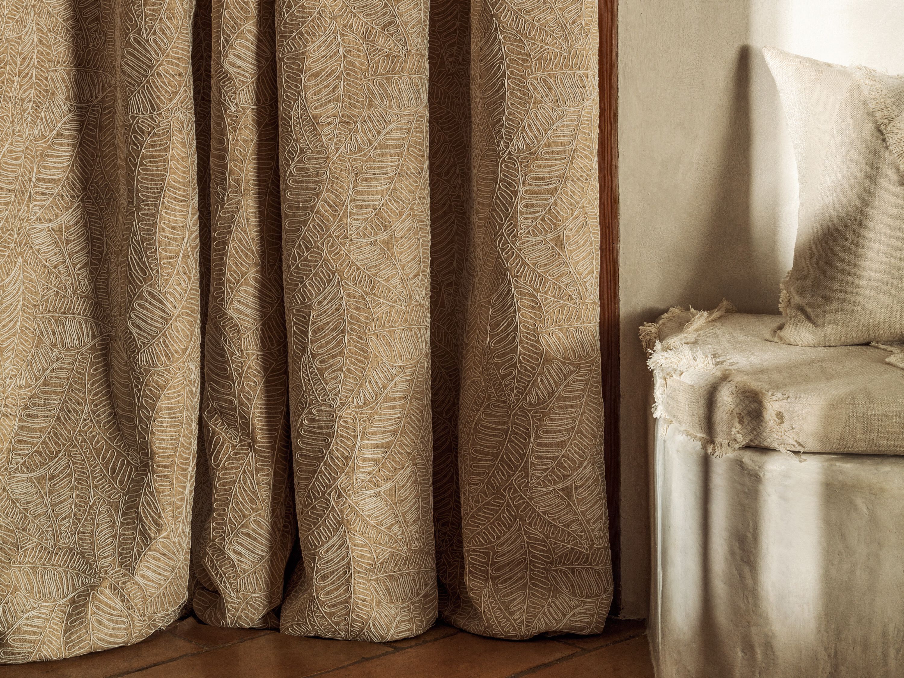 Шелковая вышитая ткань для штор Élitis Baléares ARCH-00146376