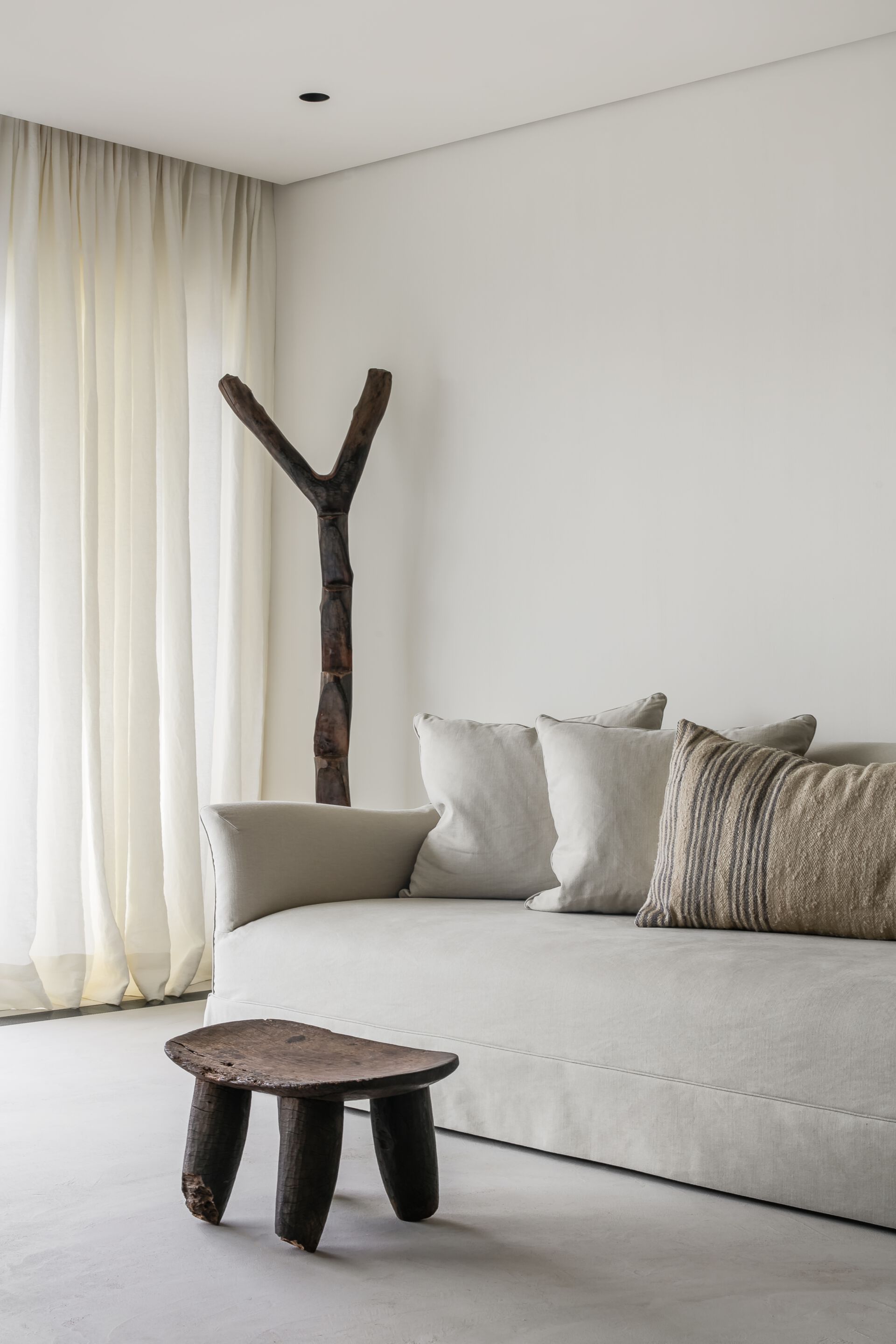 Ткань линейный диван Collett & Victor LOUISA ARCH-00014030