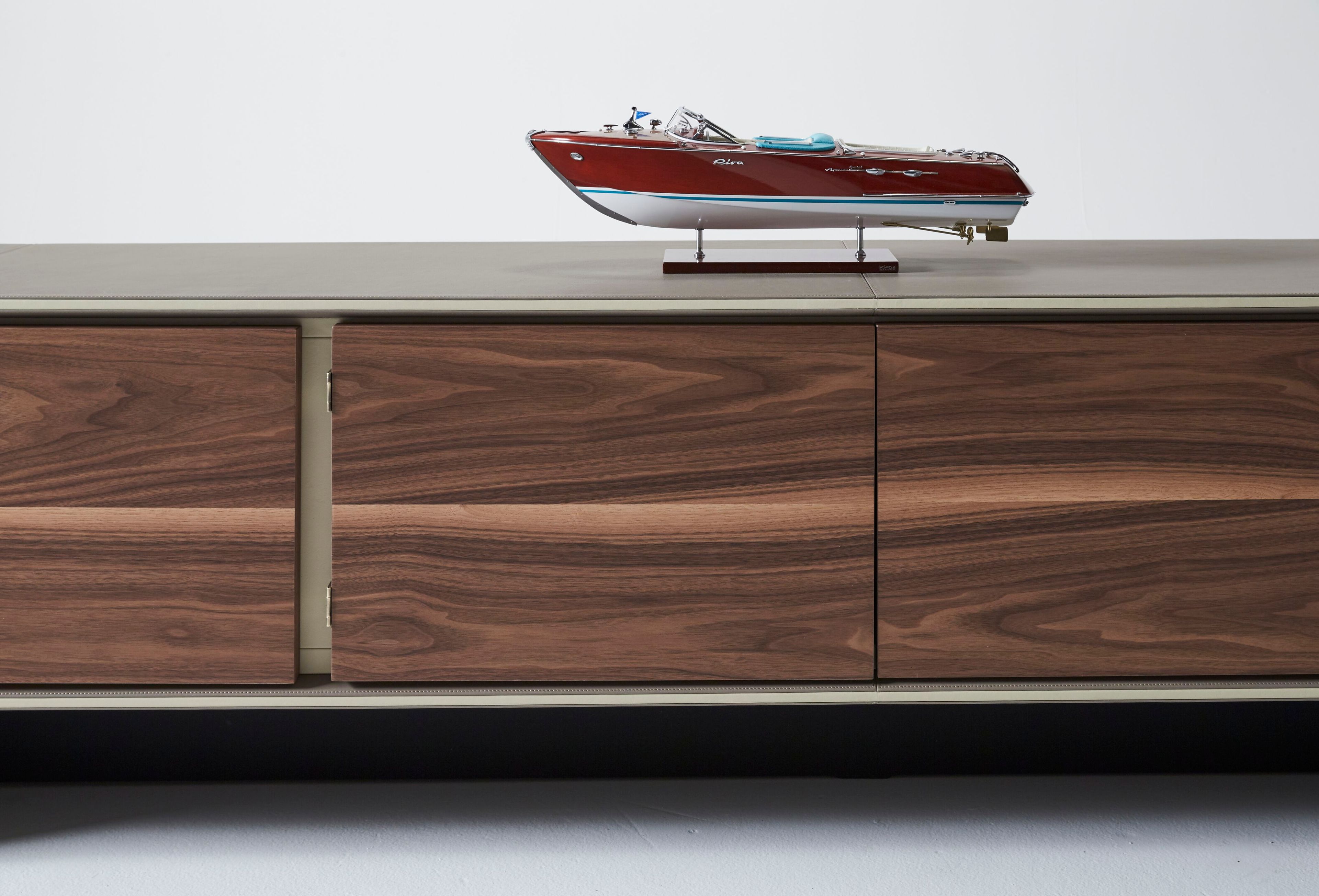 Деревянный шкаф с кожаной обивкой Casa Covre Лидо ARCH-00067071 - Вид №10