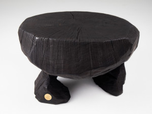 Круглый журнальный столик из дуба