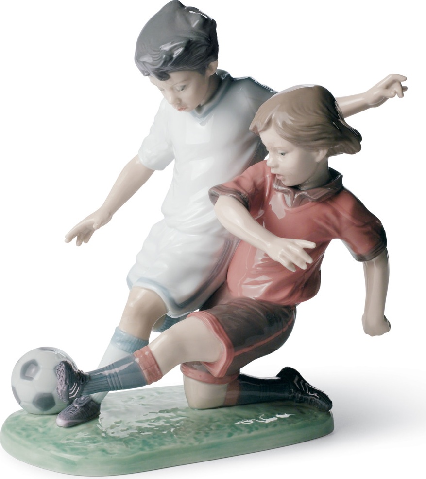 10669044 LLADRO Фигурка Lladro "Юные футболисты" 20x19см Фарфор Lladró 