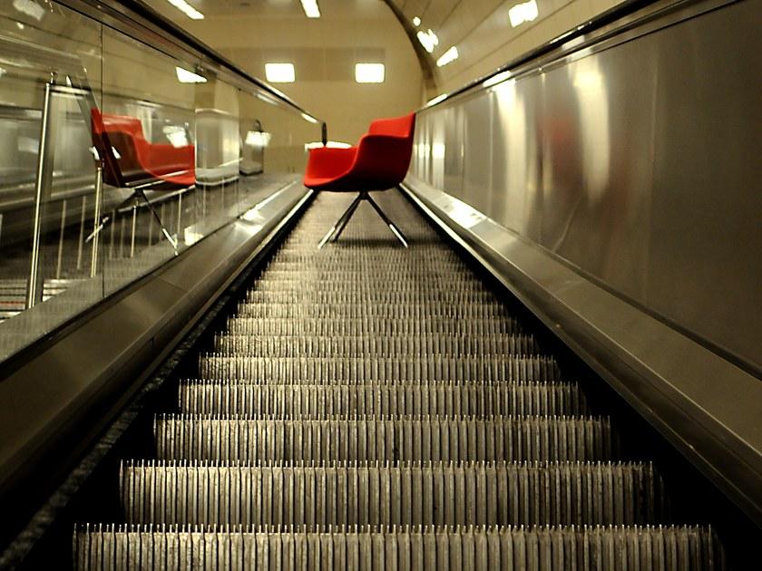 B&T Design Вращающийся стул на козелке из ткани с подлокотниками sun-id-1376250 - Вид №4