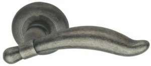 Pasini Ручка из латуни на розетке Kefrem 3221