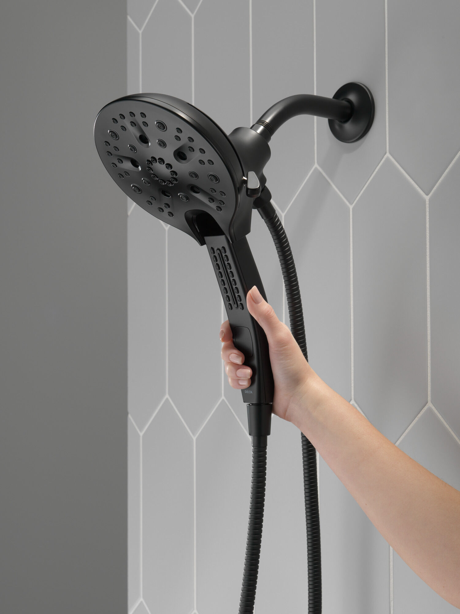 58620-BL-PK In2ition® H2Okinetic® Душ два в одном с 5 настройками Delta Faucet Universal Showering Матовый черный  - Вид №11