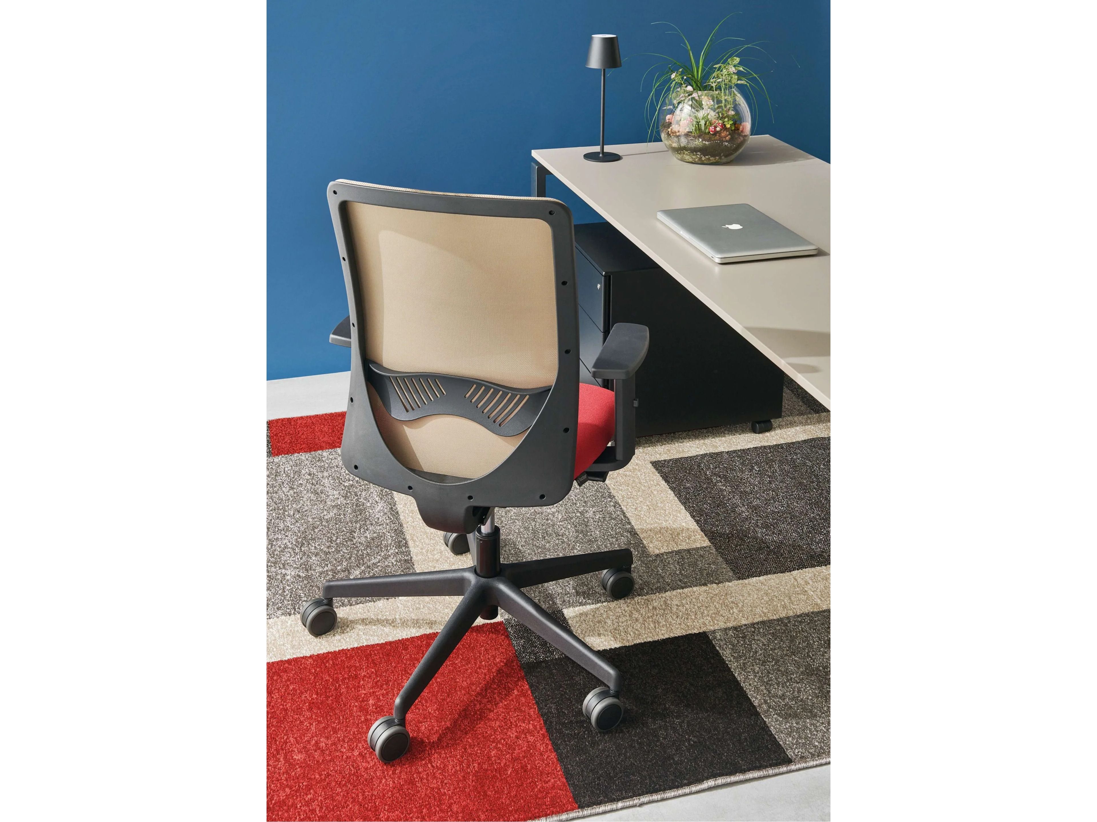 Сетчатое регулируемое по высоте офисное кресло с подлокотниками AP Factor Cody ARCH-00062934 - Вид №5