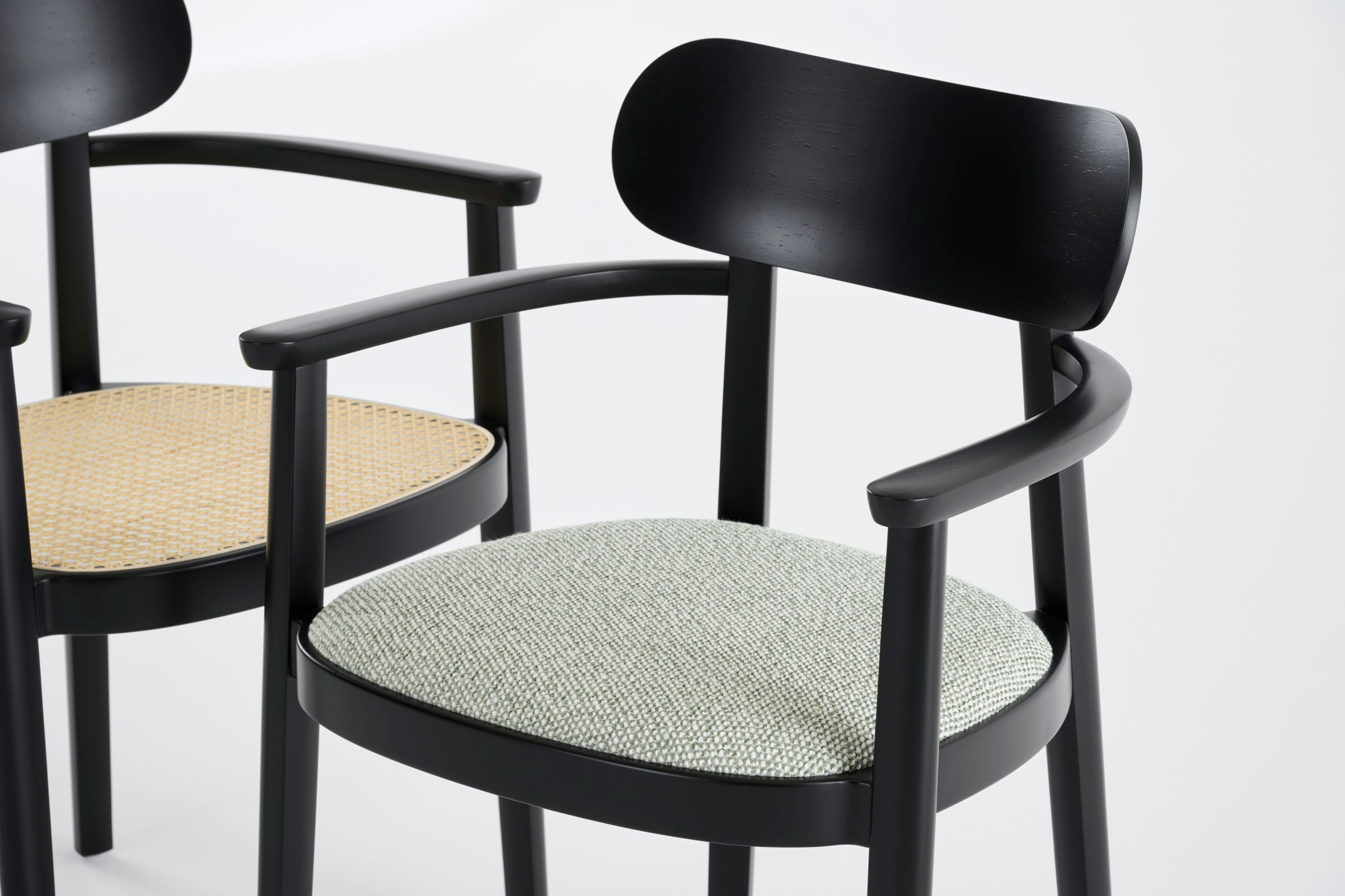 Стул из массива дерева с мягким сиденьем THONET 118 ARCH-00055507 - Вид №1