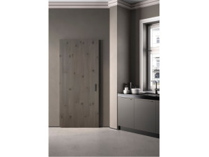 Деревянная дверь