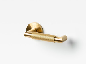 Латунная ручка