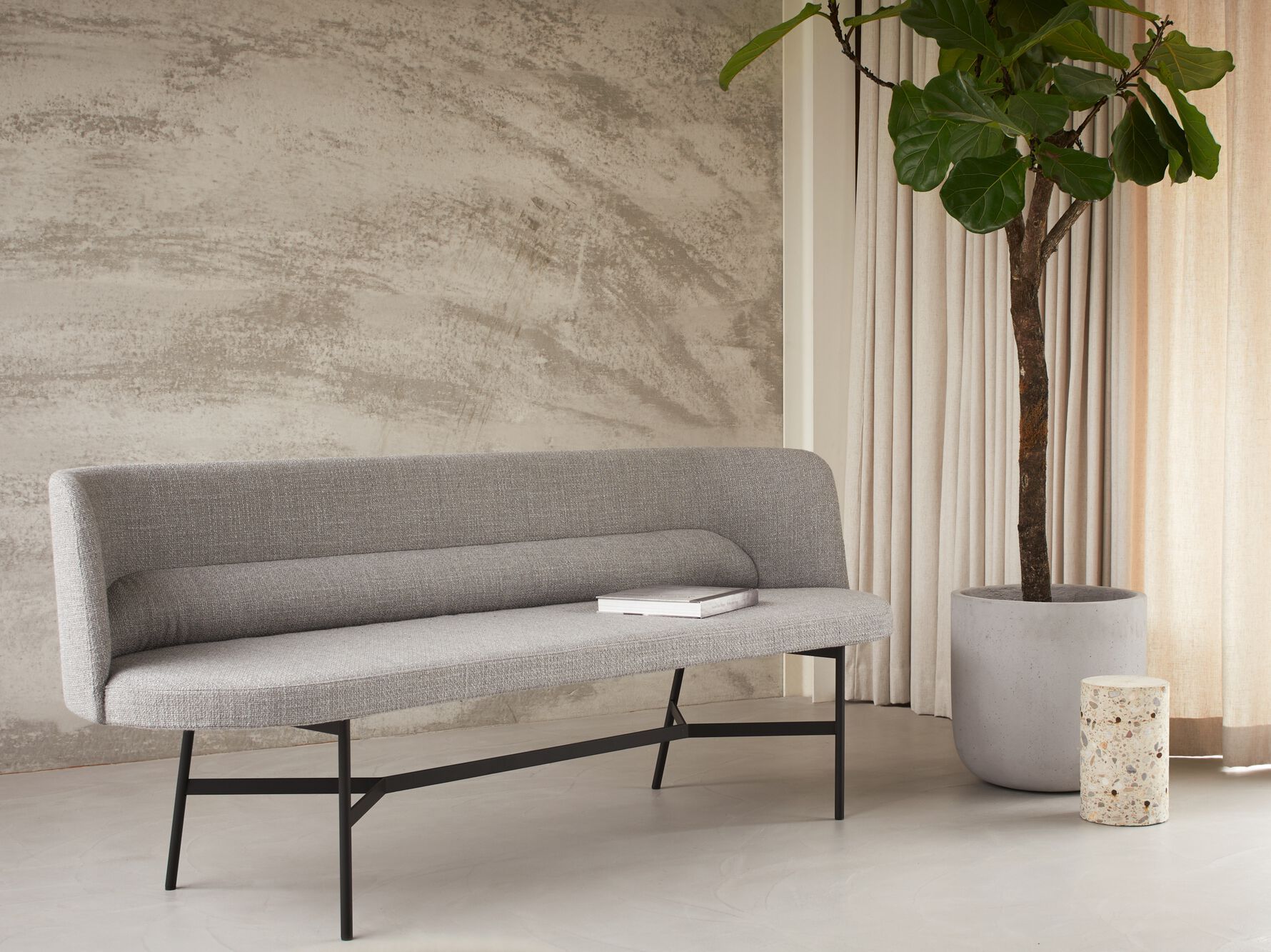 Мягкая скамейка из ткани со спинкой more Harri ARCH-00029666 - Вид №1