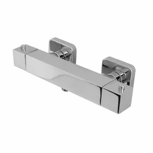 Настенный термостатический смеситель для душа для ванны 1/2 '' с восковым термостатическим элементом и аэратором «плюс». Встроенный обратный клапан. Остановка безопасности при 38ºC и кнопка ECOSTOP. Межосевое расстояние 150 +/- 20 мм. Расход 17,4 л / м пр