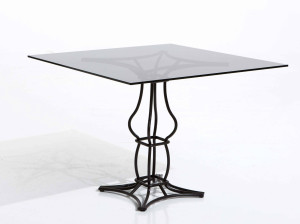 Железный квадратный садовый стол