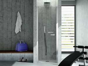 Алюминиевая и стеклянная душевая кабина с распашной дверью