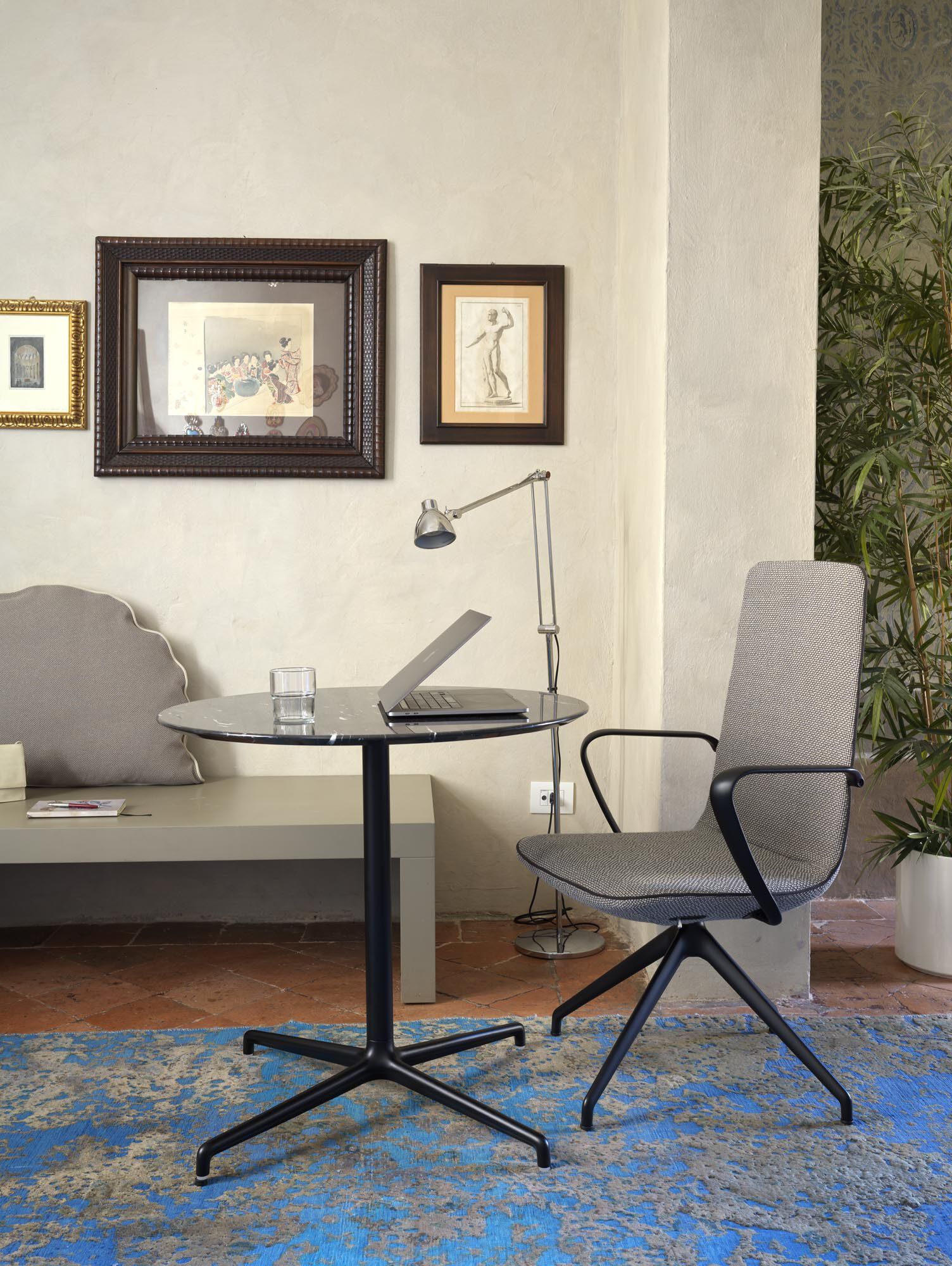 Круглый алюминиевый стол SITIA AMANTIS ARCH-00003955