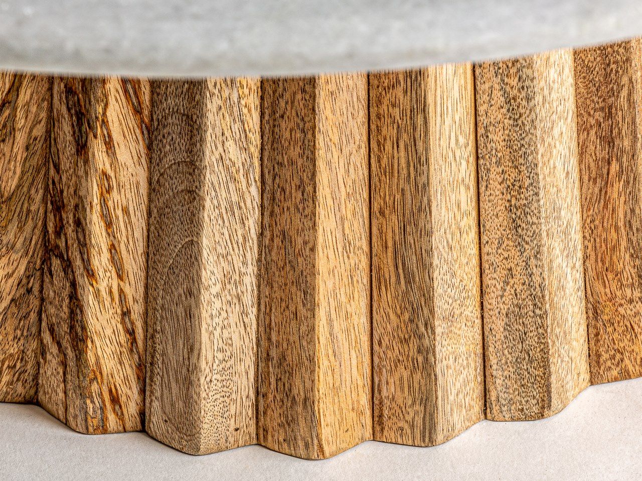 Круглый стол из дерева манго и мрамора Vical Home Plissé Wood ARCH-00024616 - Вид №1