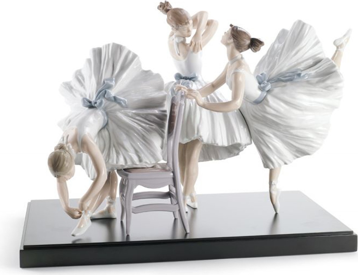 10672551 LLADRO Фигурка Lladro Урок балета 49x36см, фарфор Фарфор Lladró 