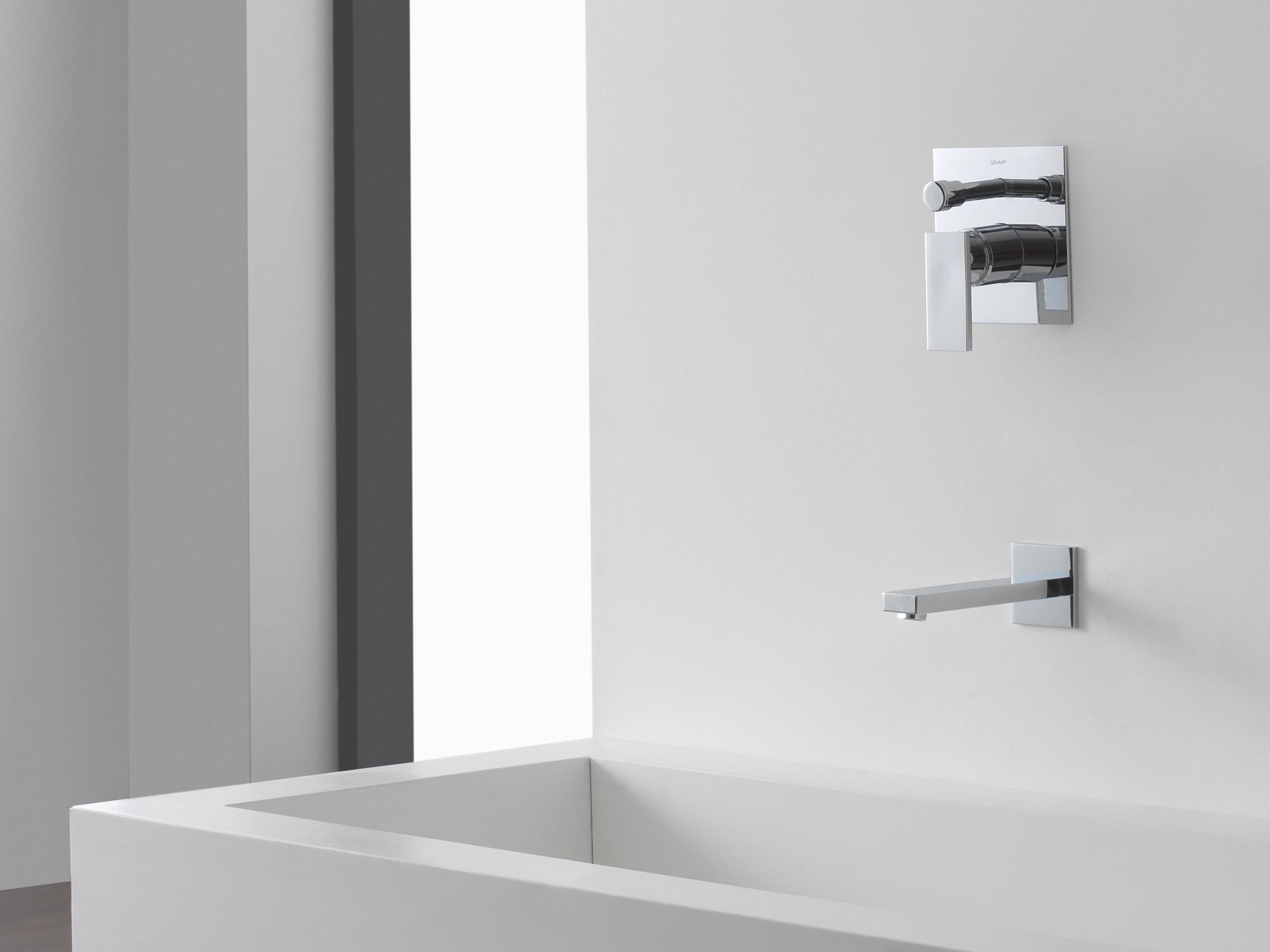 Однорычажный смеситель для душа с пластиной Graff Solar ARCH-00016276