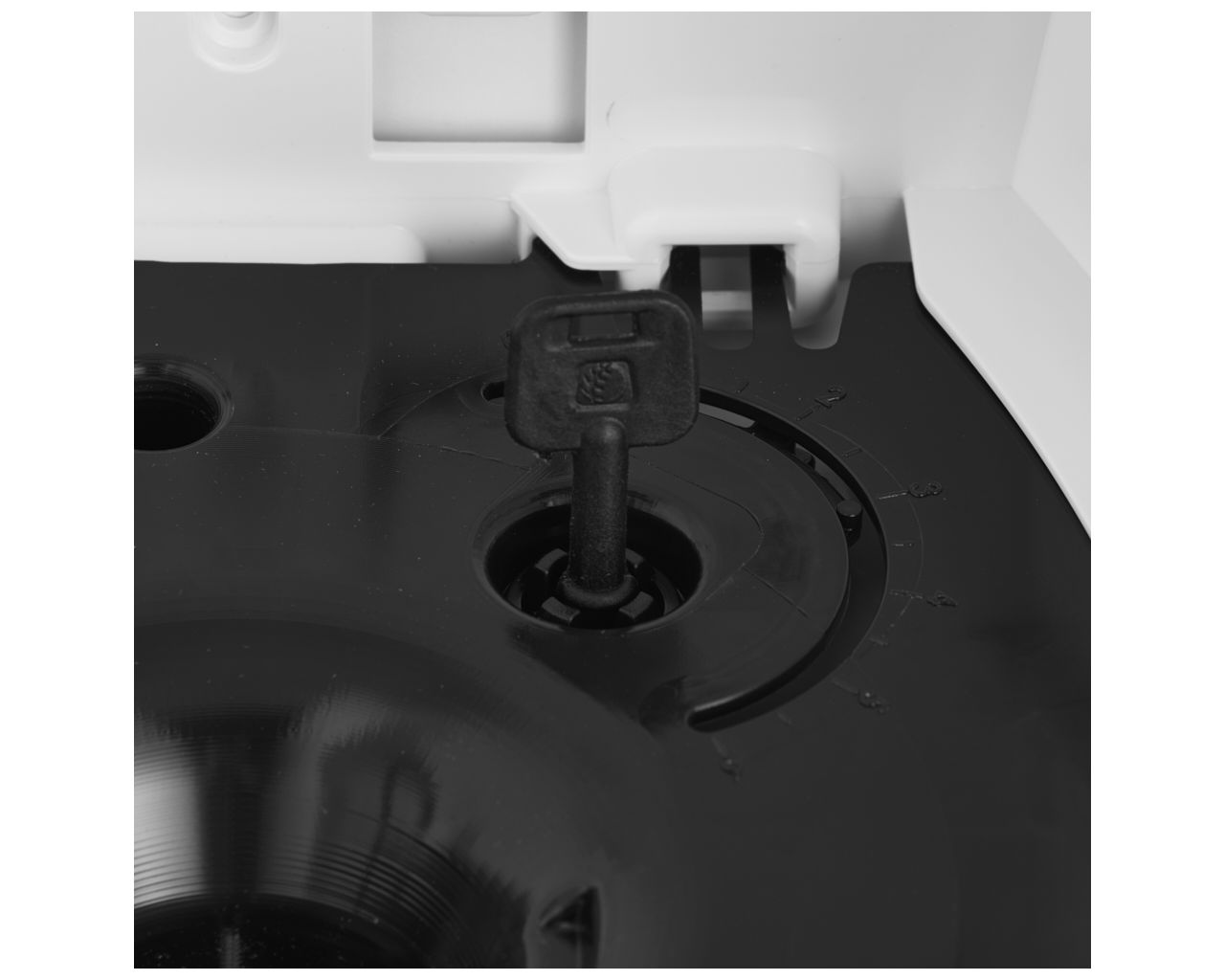 CEB701 Контейнер для сложенных полотенец ONE CENTER PULL, пластик АБС, белый Merida  - Вид №10