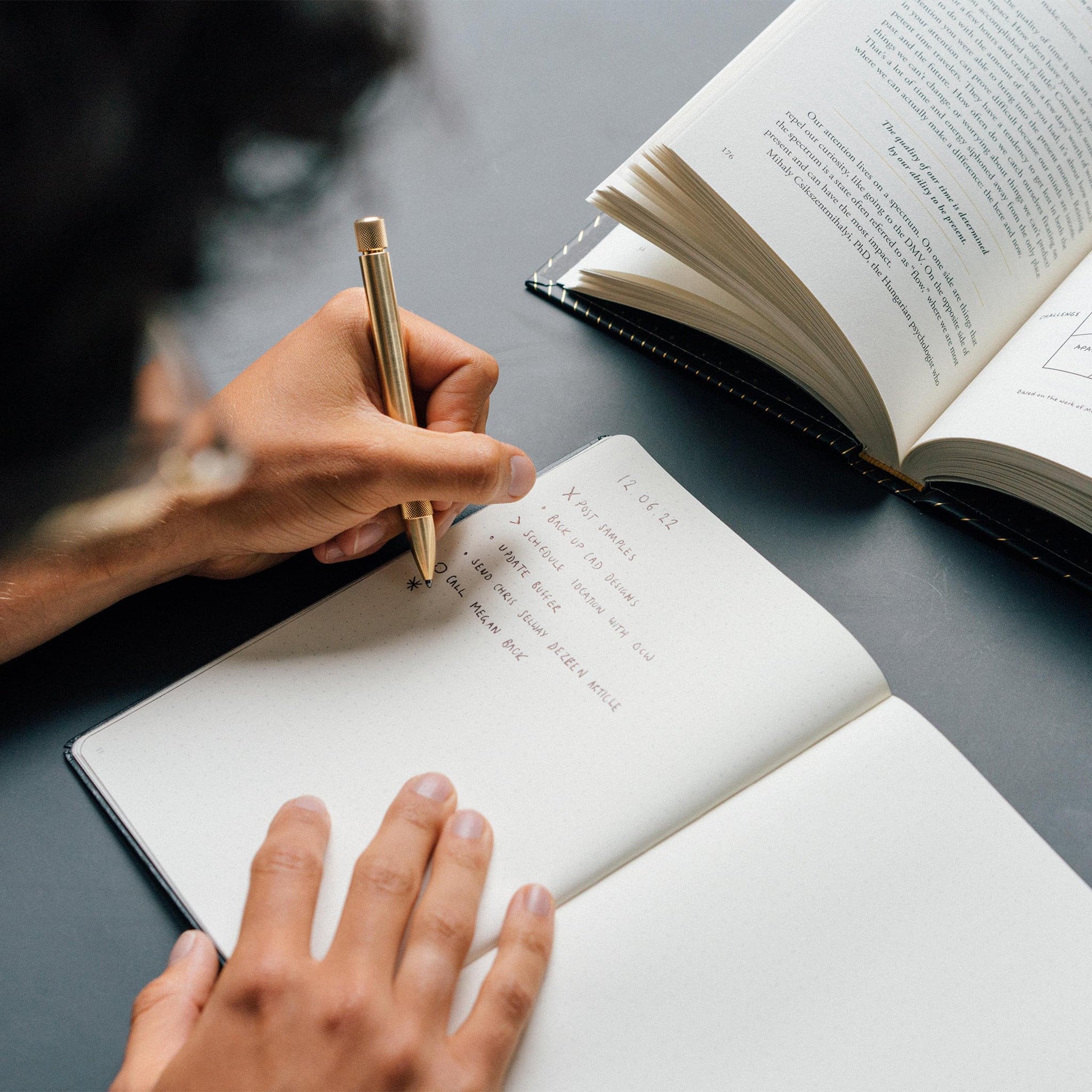 W111CHES Обложка для ноутбука - Каштан - Moleskine Wingback  - Вид №4