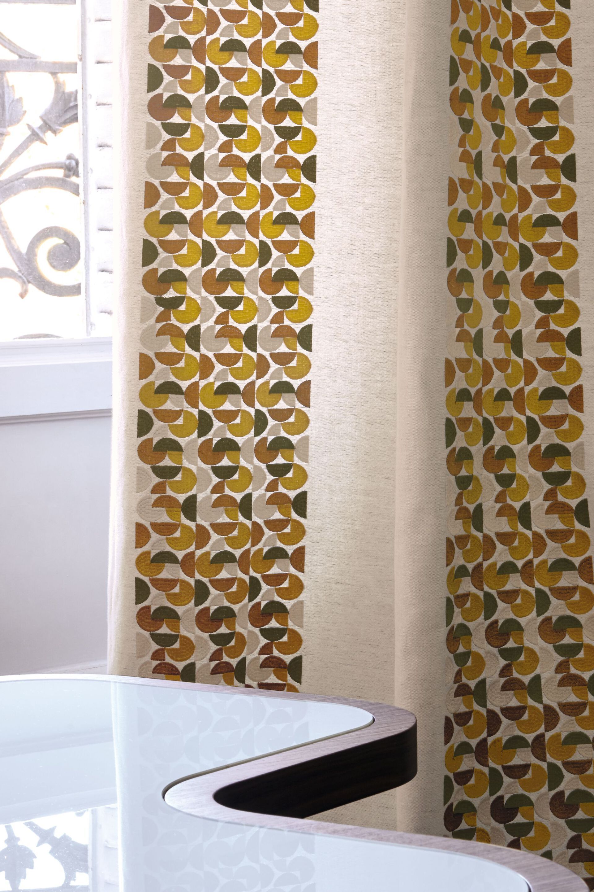 Вышитая ткань для штор с графическим рисунком Casamance Arty ARCH-00144995 - Вид №1