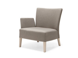 Тканевое кресло с подлокотниками