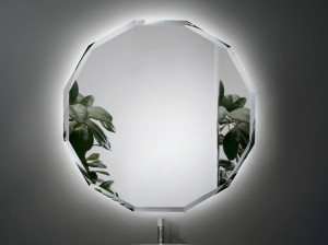 Настенное зеркало