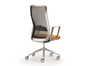 Офисное кресло с сетчатым подлокотником с 5 спицами