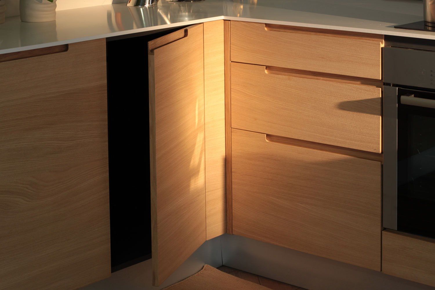 Деревянная кухня с полуостровом Deodara ущелье ARCH-00124659 - Вид №5