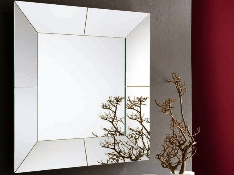 Настенное зеркало в рамке RIFLESSI Cube ARCH-00024576