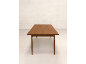 Обеденный стол из тикового дерева