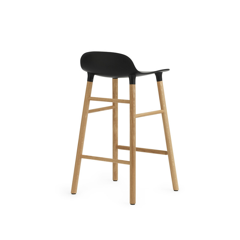 Барный стул Form с ножками из дуба 75 см, черный Normann Copenhagen 602800 - Вид №1