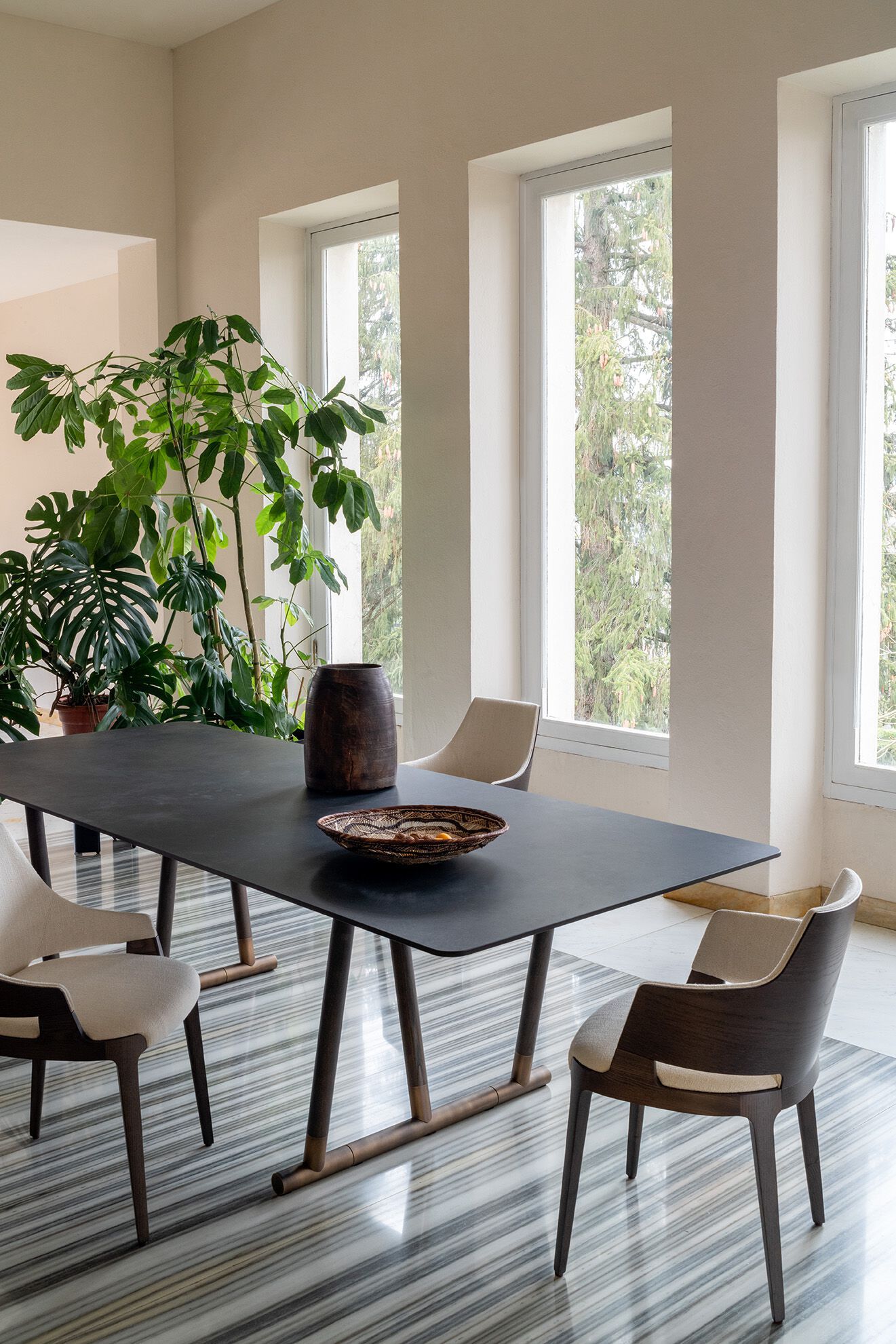 Мягкий тканевый стул с подлокотниками Potocco Velis Wood ARCH-00090981 - Вид №1