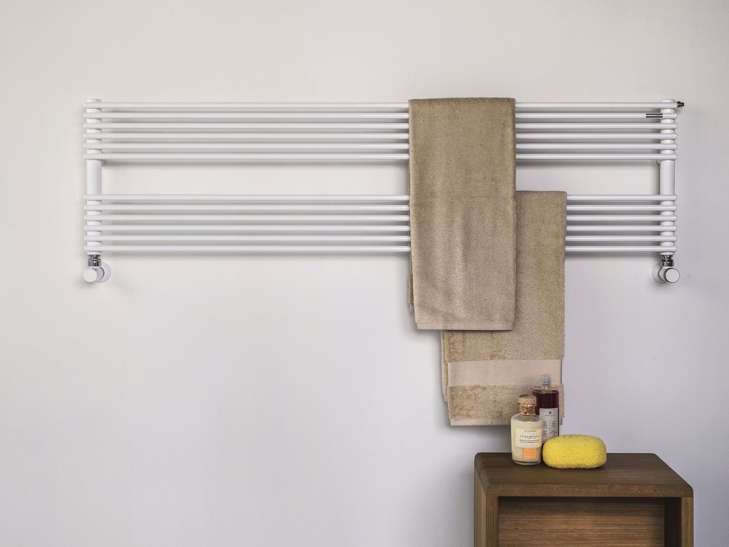 Настенный стальной горизонтальный полотенцесушитель Tubes основы ARCH-00097762