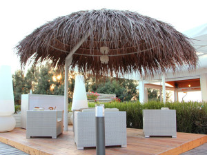 Зонтик с боковым полюсом из натурального Макути