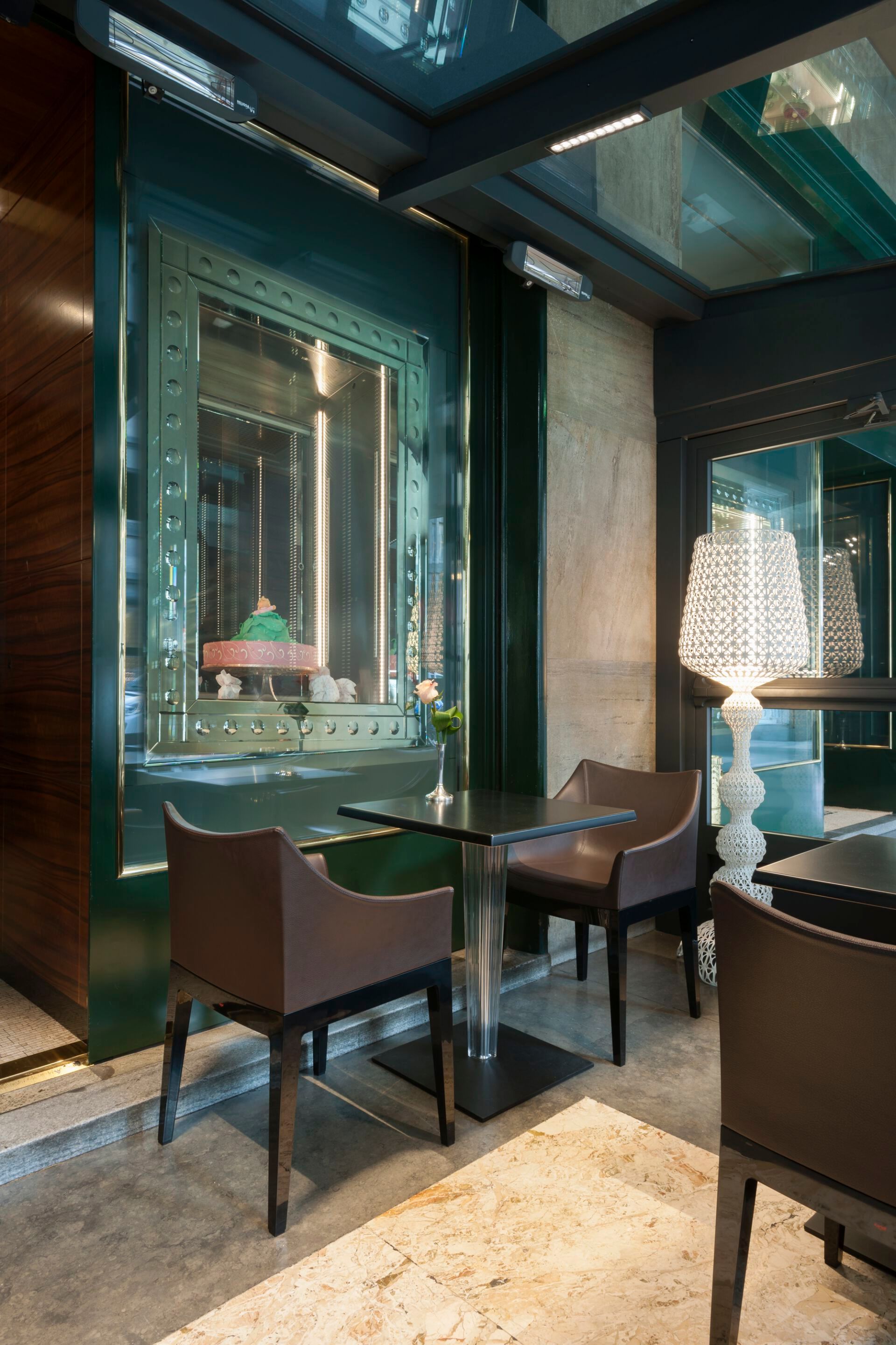 Стул из искусственной кожи с подлокотниками Kartell MADAME ARCH-00051290 - Вид №2