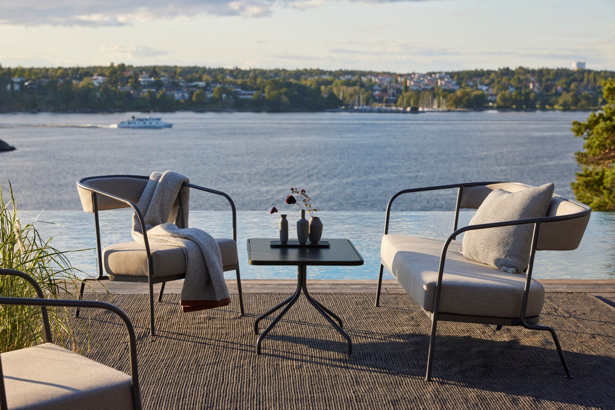 Тканевый садовый диван с металлическим каркасом Skargaarden Arholma ARCH-00114626 - Вид №1