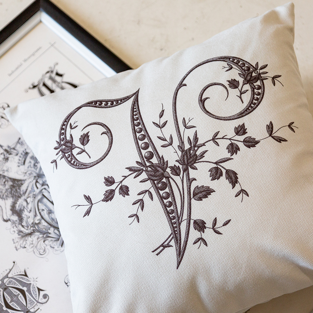 21080561 Арт-подушка «Монограмма буквы V» Object Desire Азбука мечты  - Вид №2