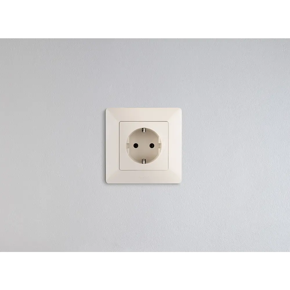Розетка встраиваемая Legrand Valena Life с заземлением цвет белый STLM-2049113 - Вид №9