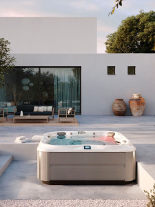 Надземный мини-бассейн с гидромассажем на 6 мест