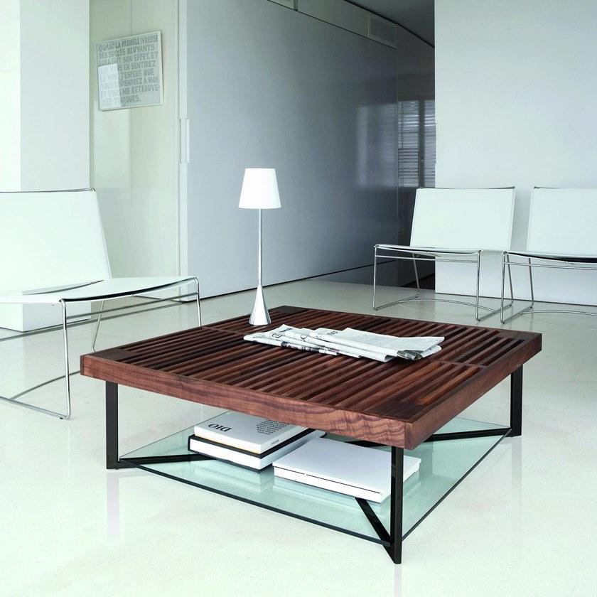 Ligne Roset Низкий квадратный журнальный столик из орехового дерева  11497860-11497861  - Вид №2
